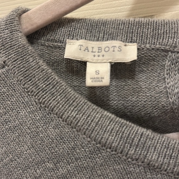 🩶Gorgeous gray Talbot’s sweater with embroidered glitter snowflake!🩶 - Picture 4 of 8